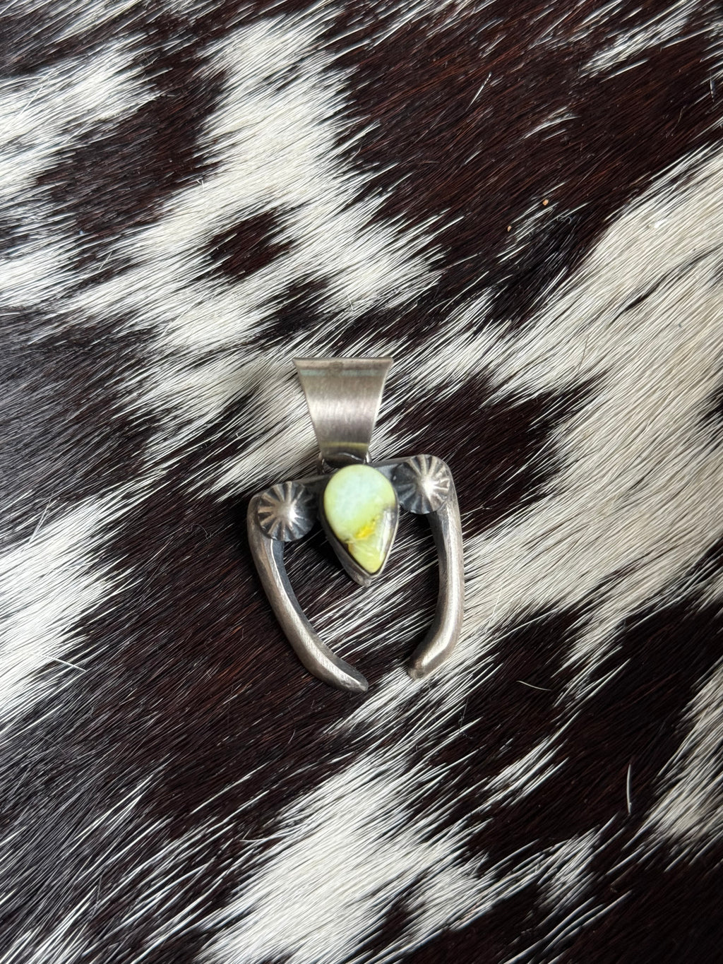 Chimney Butte palomino naja pendant