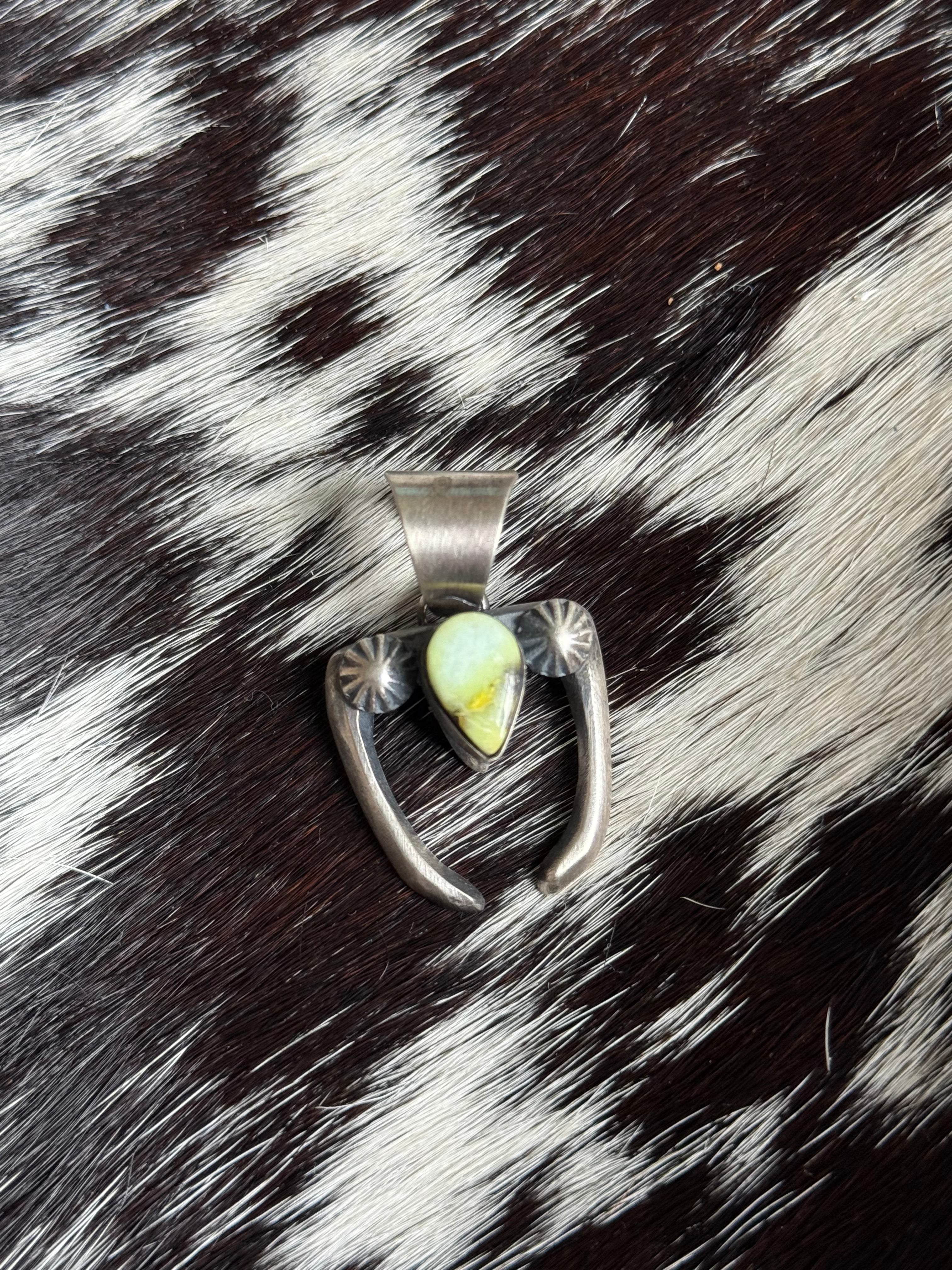Chimney Butte palomino naja pendant