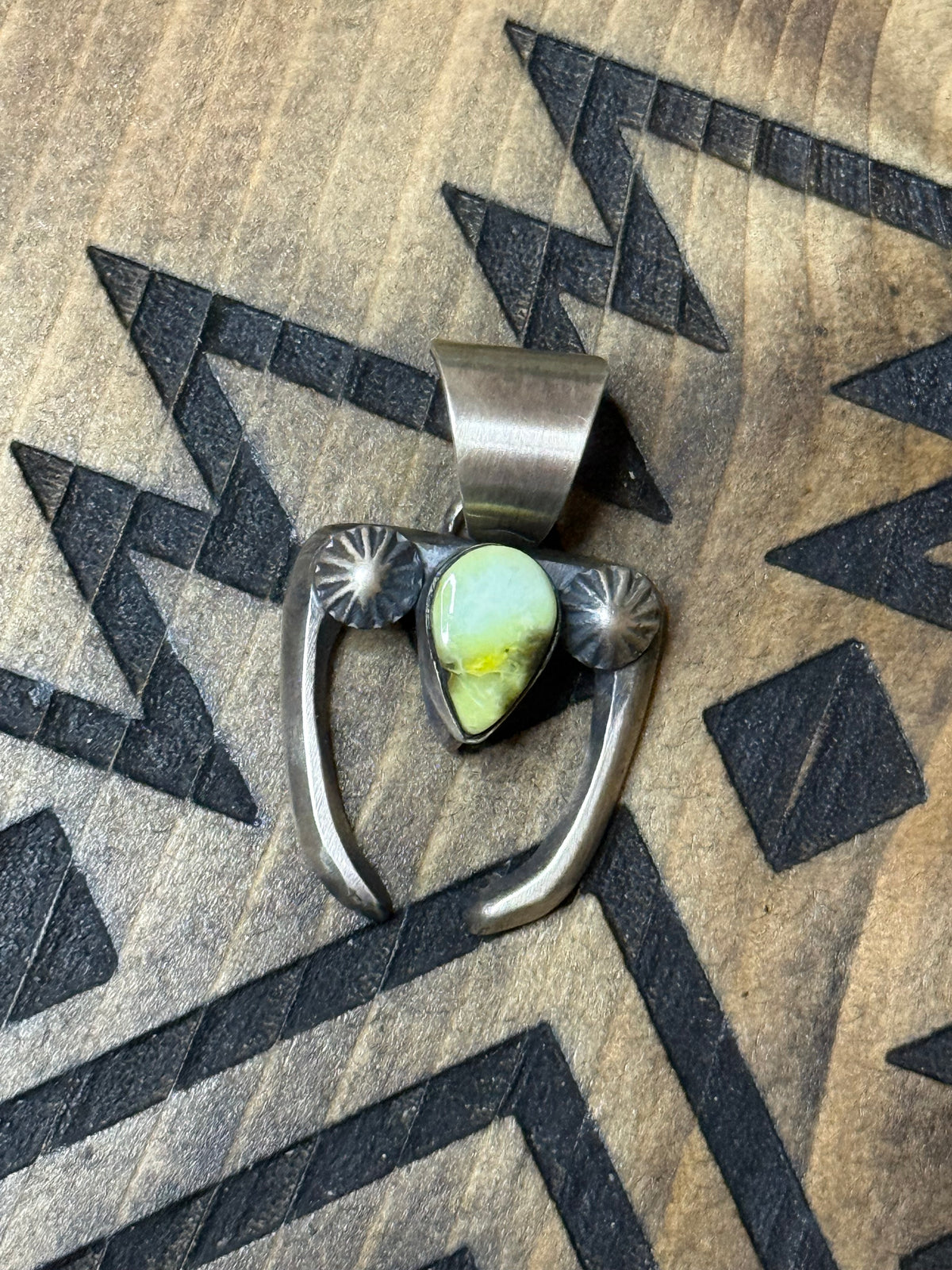 Chimney Butte palomino naja pendant