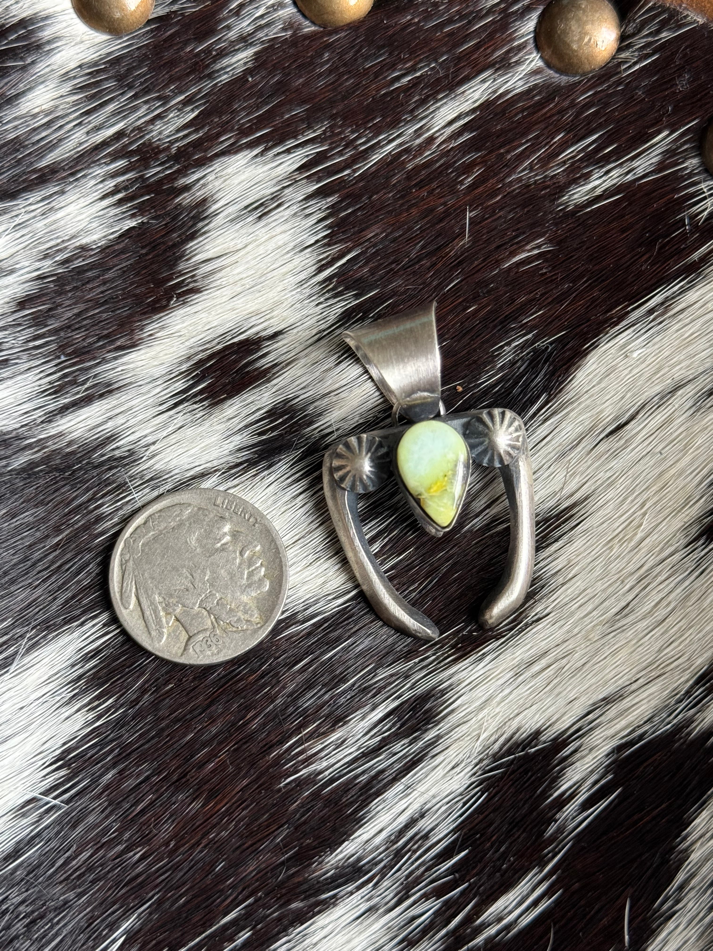 Chimney Butte palomino naja pendant