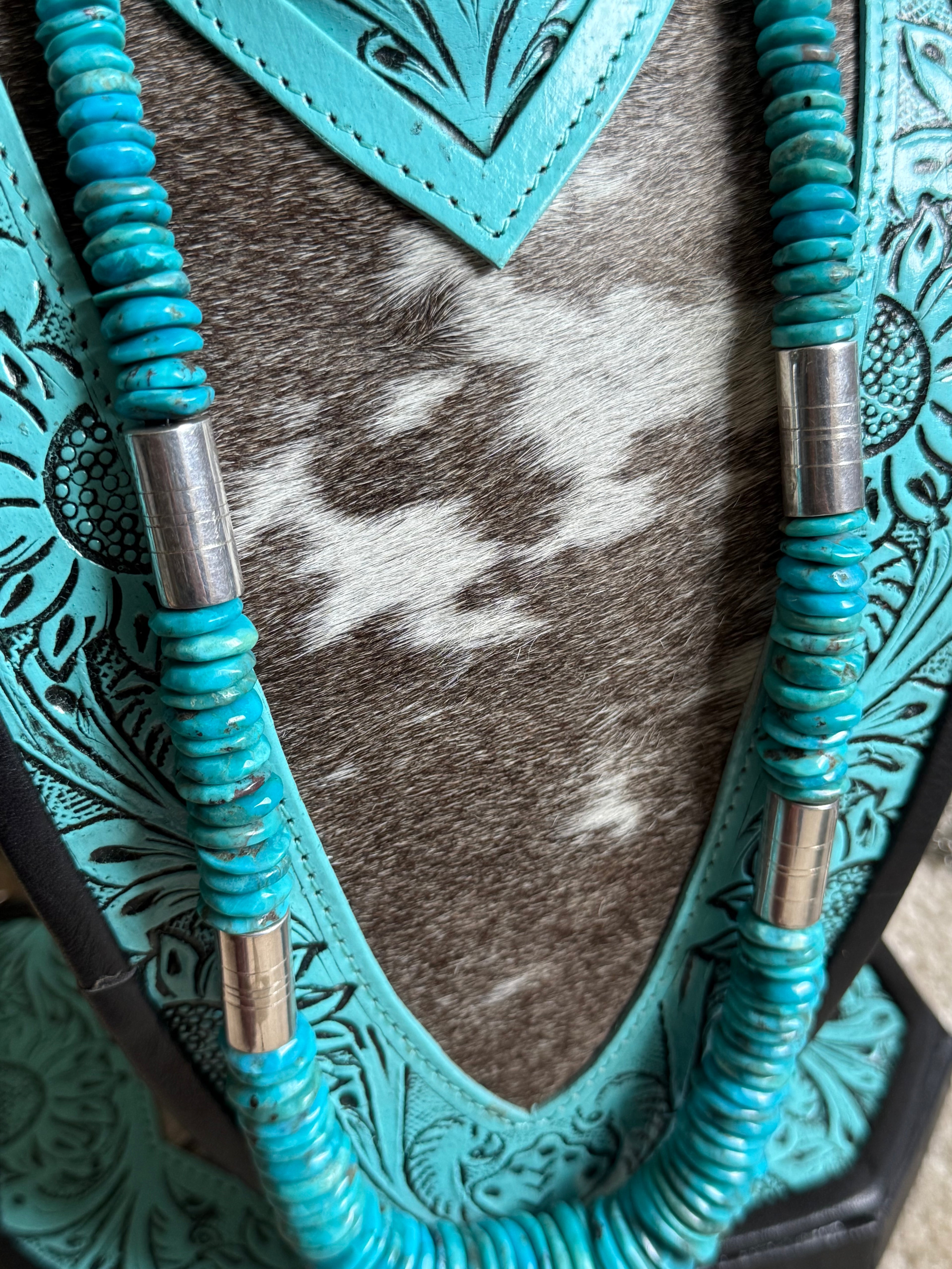Native 28” flat turquoise graduated disc necklace