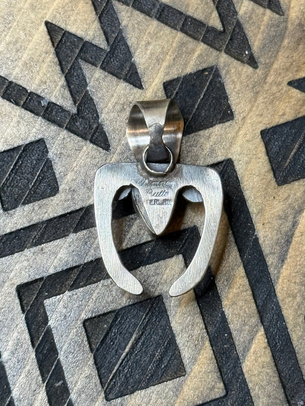 Chimney Butte palomino naja pendant