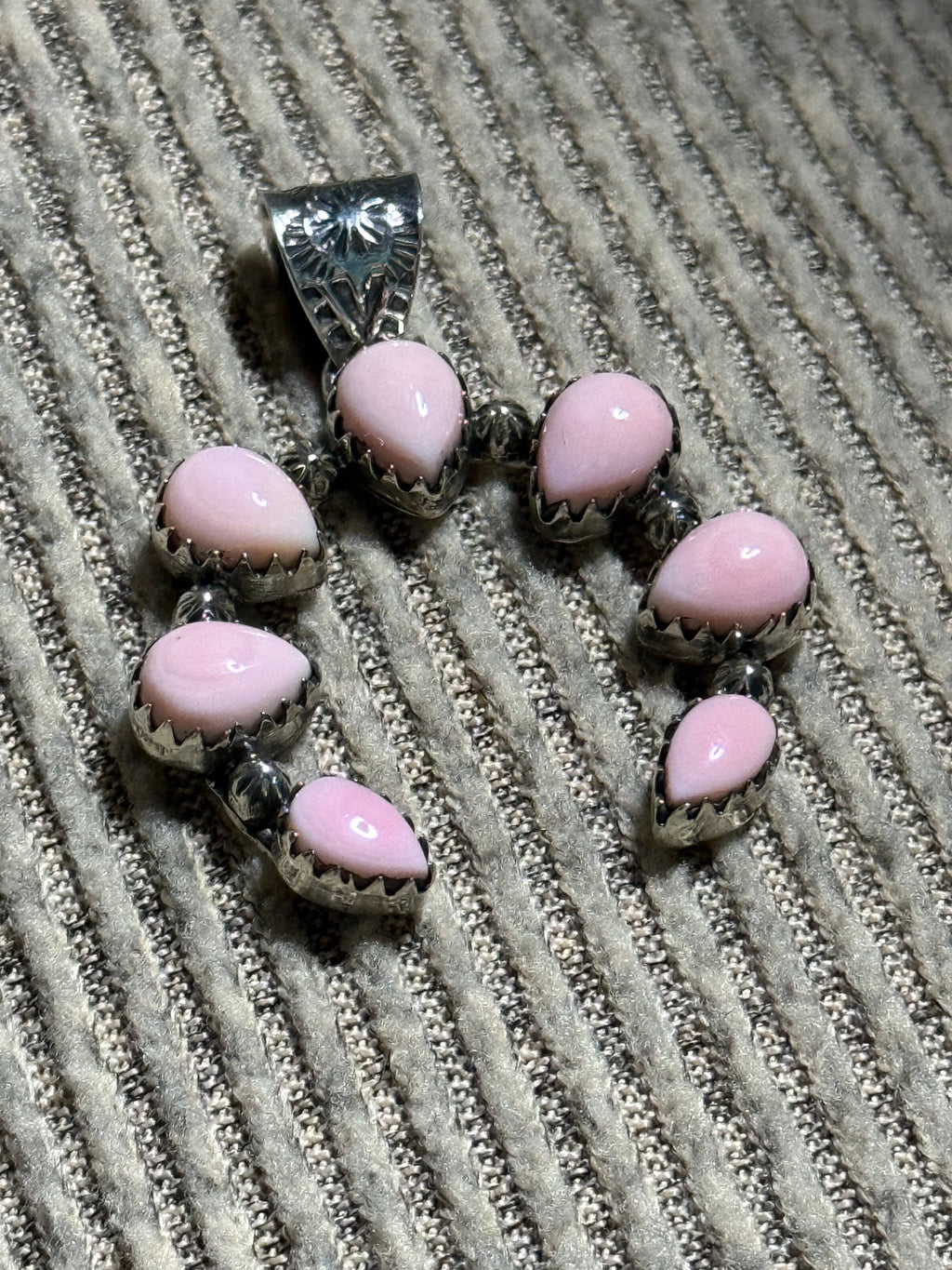 Pink conch naja pendant