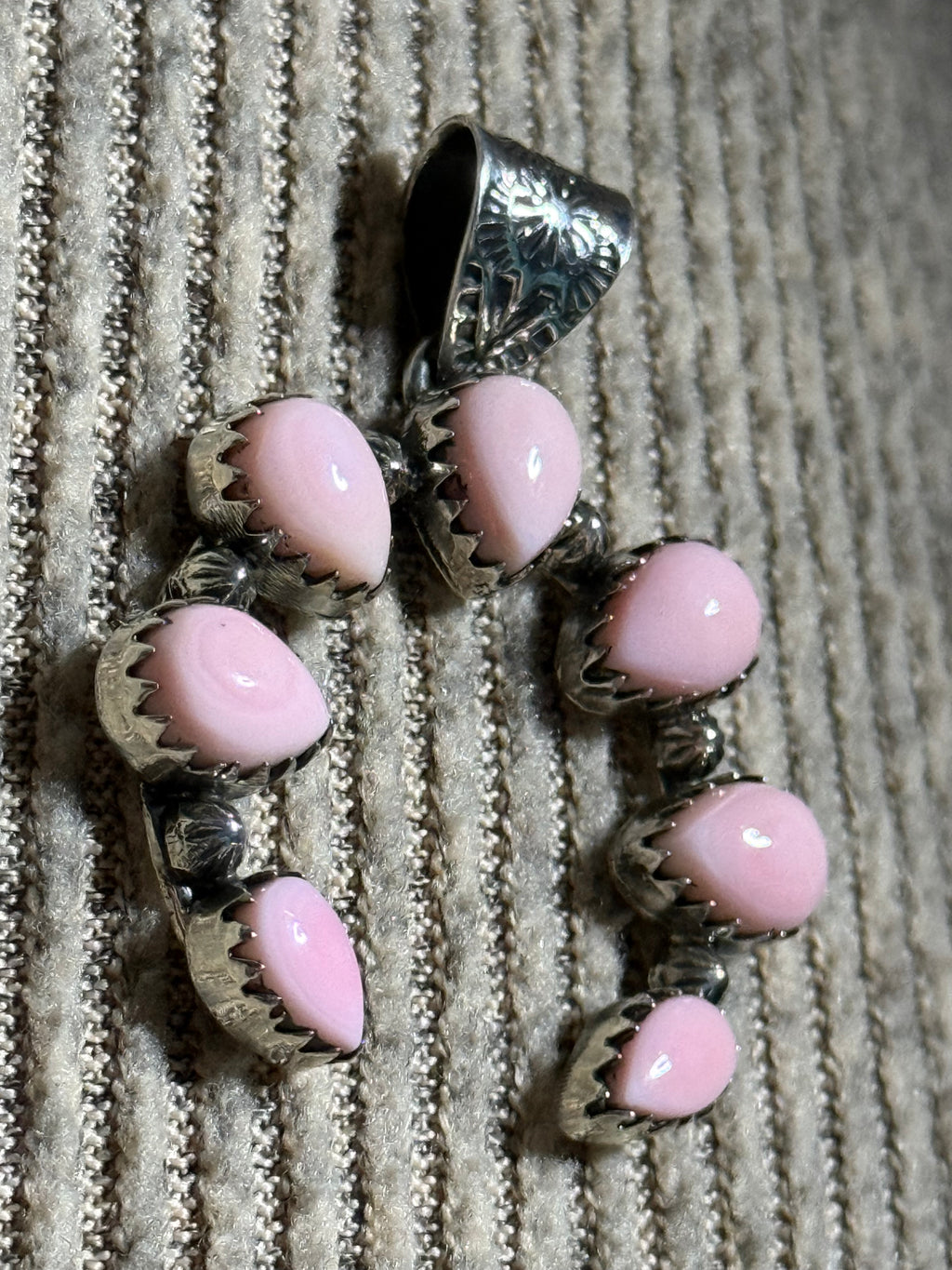 Pink conch naja pendant