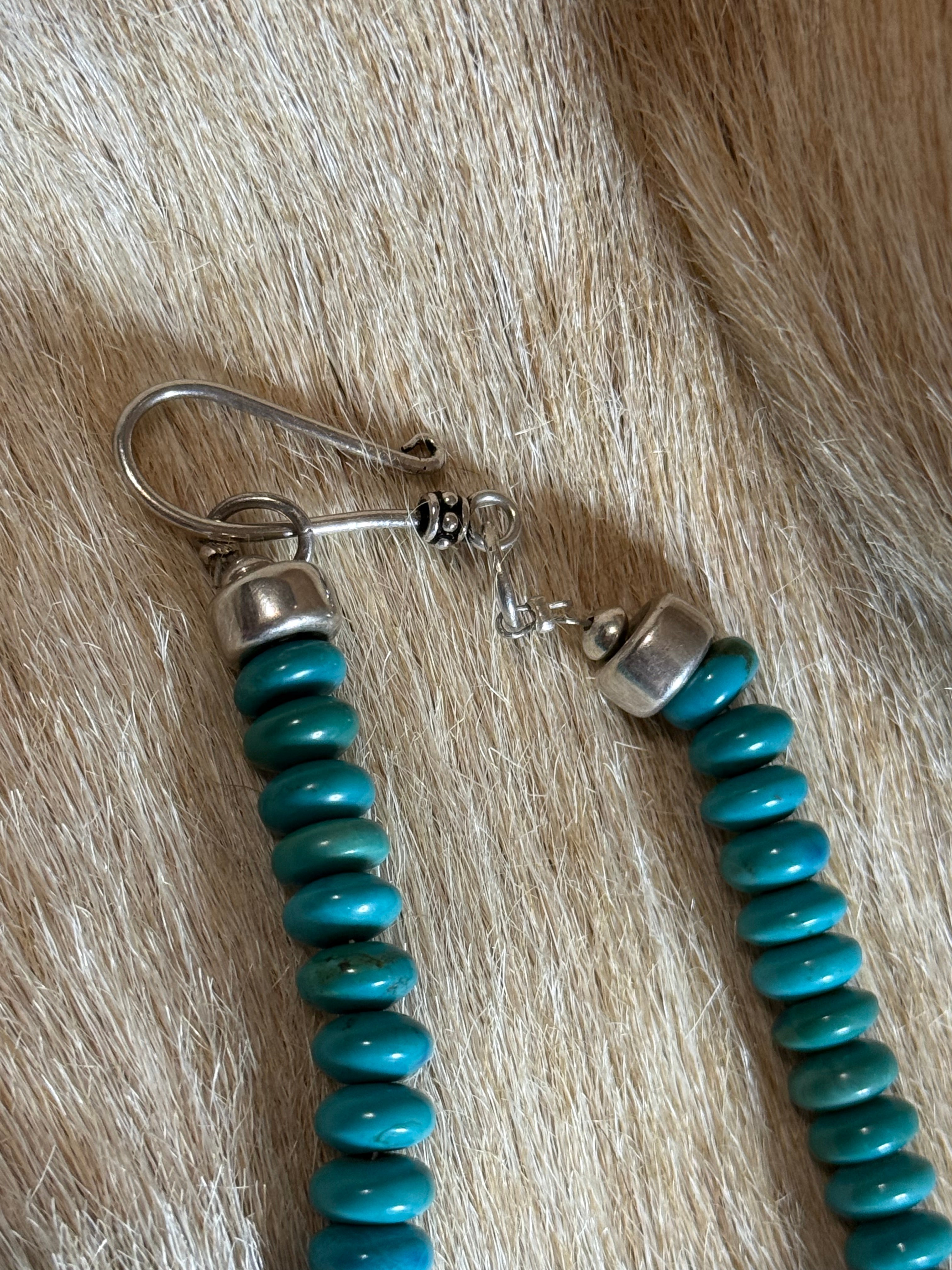 Native 28” flat turquoise graduated disc necklace