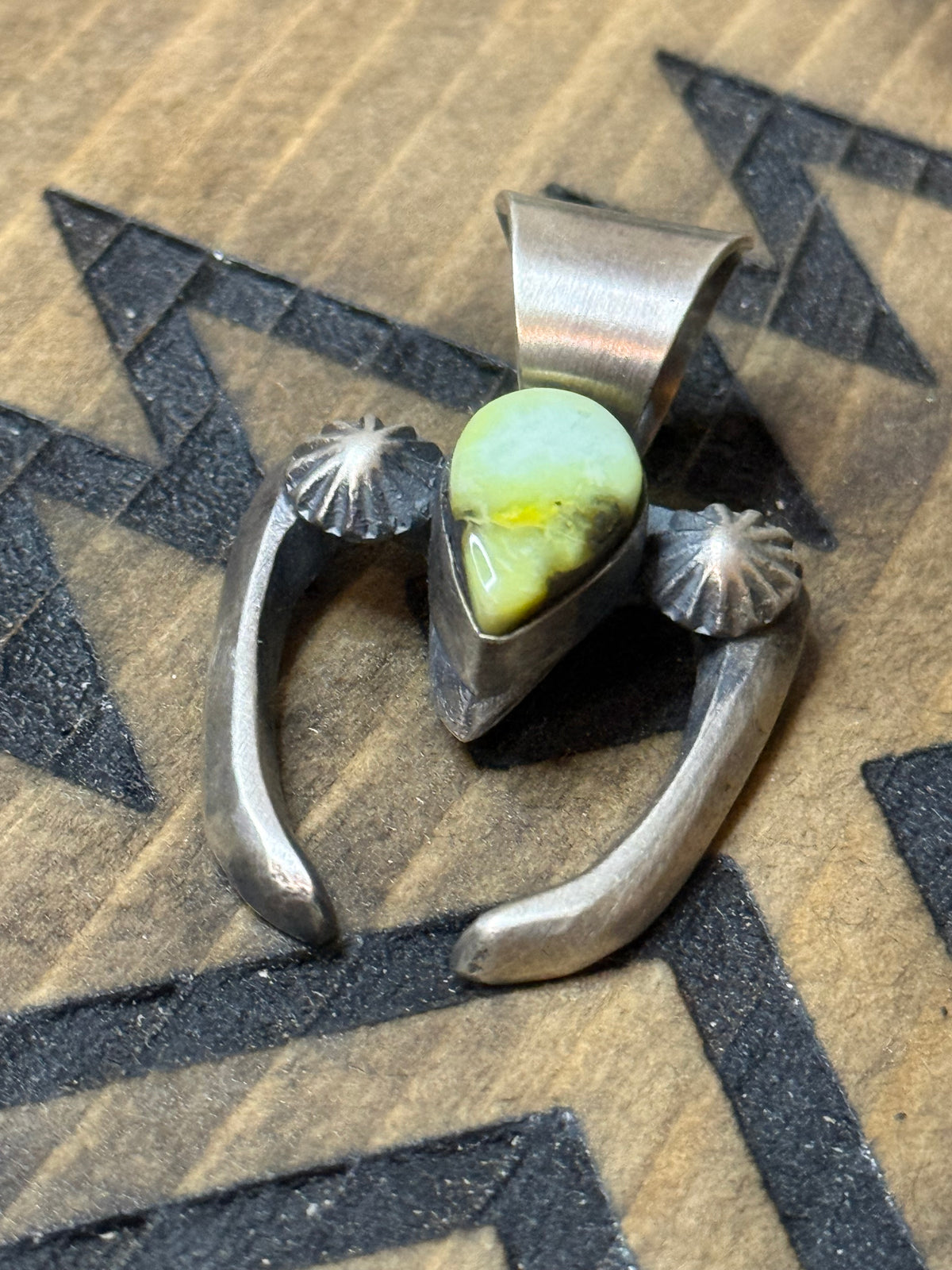 Chimney Butte palomino naja pendant