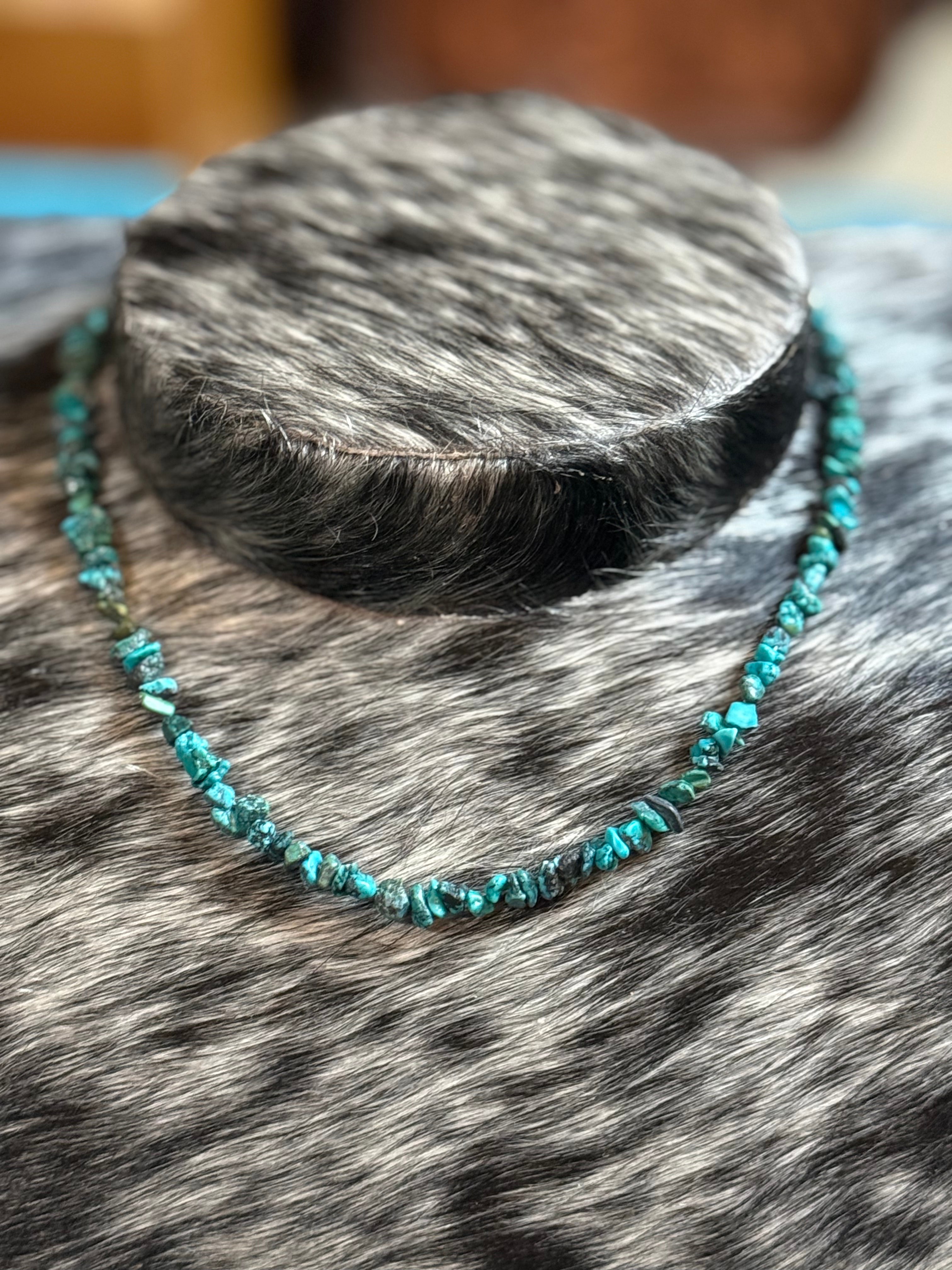 Turquoise chip choker necklace