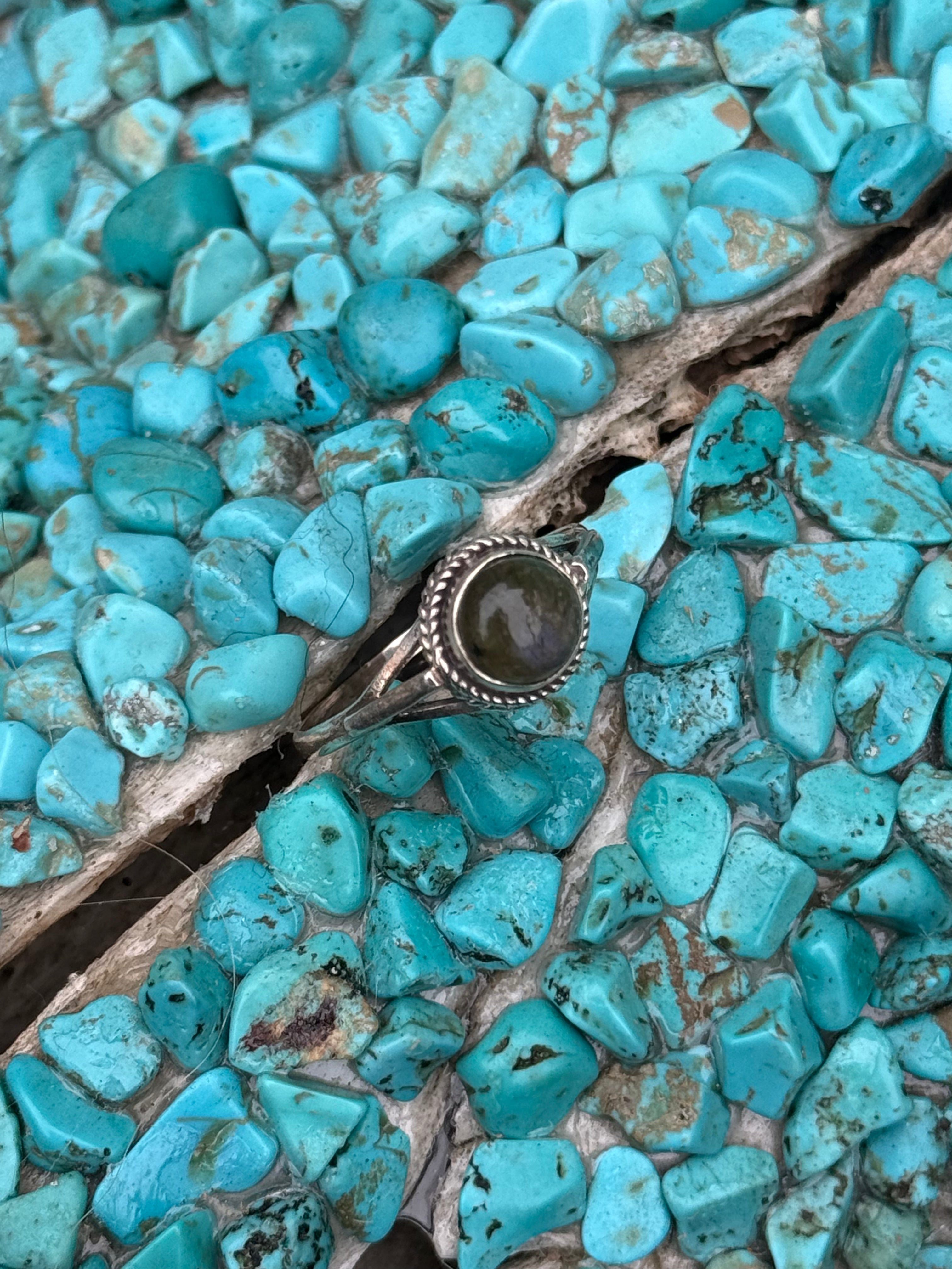 Labradorite ring