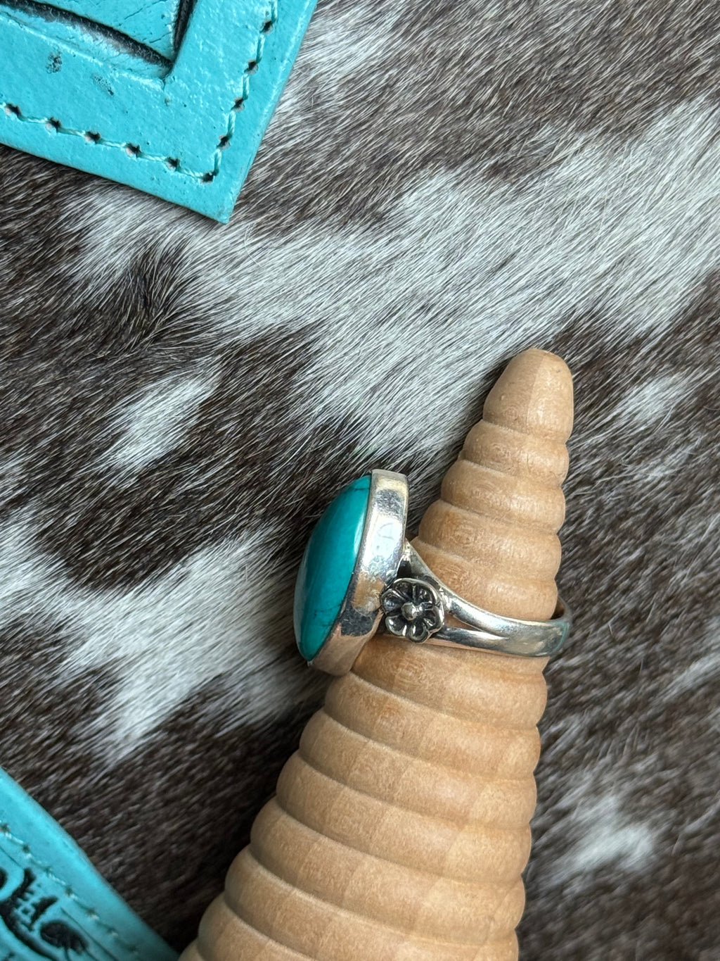 Turquoise flower ring