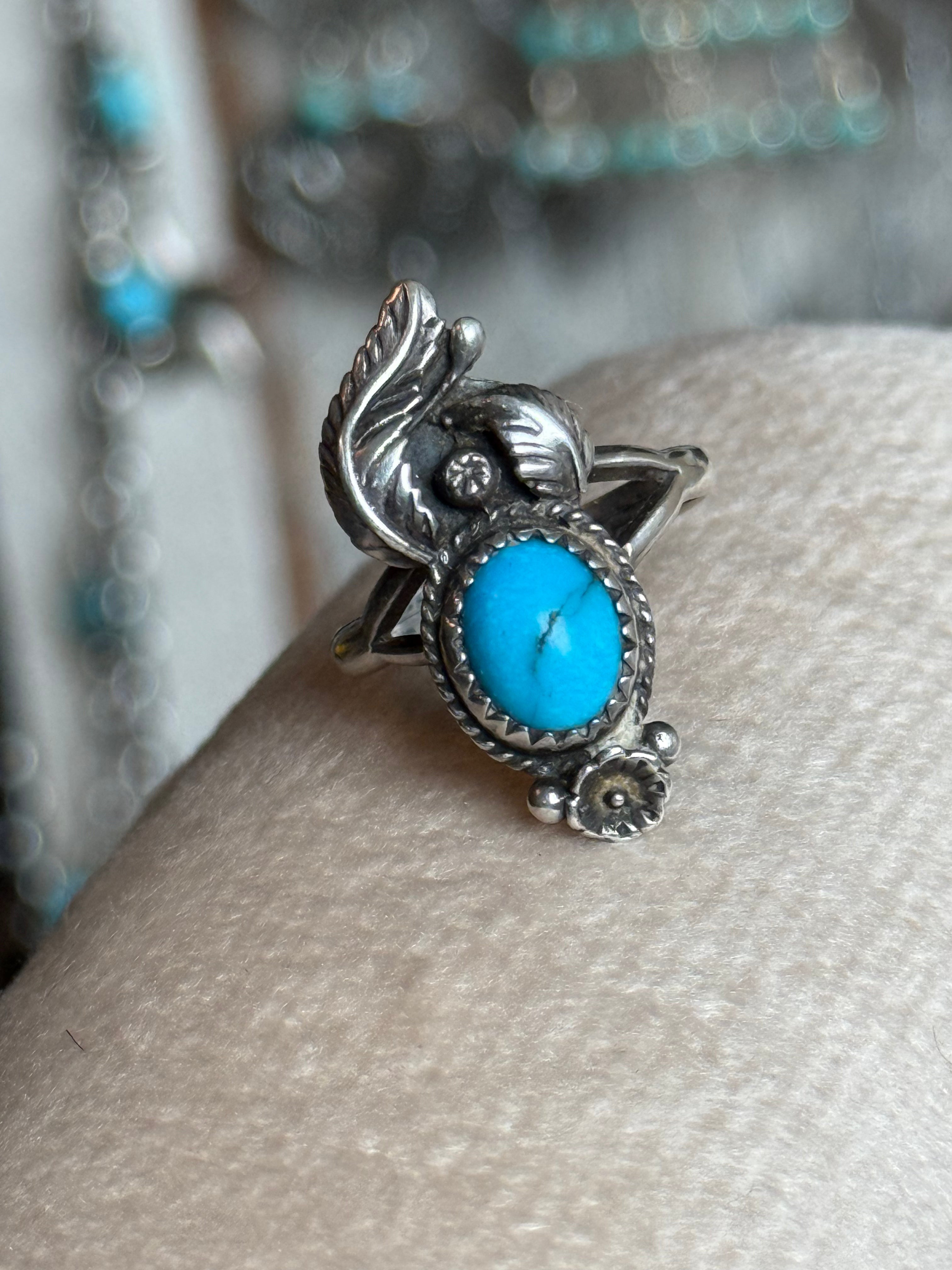 Vintage native turquoise detailed ring