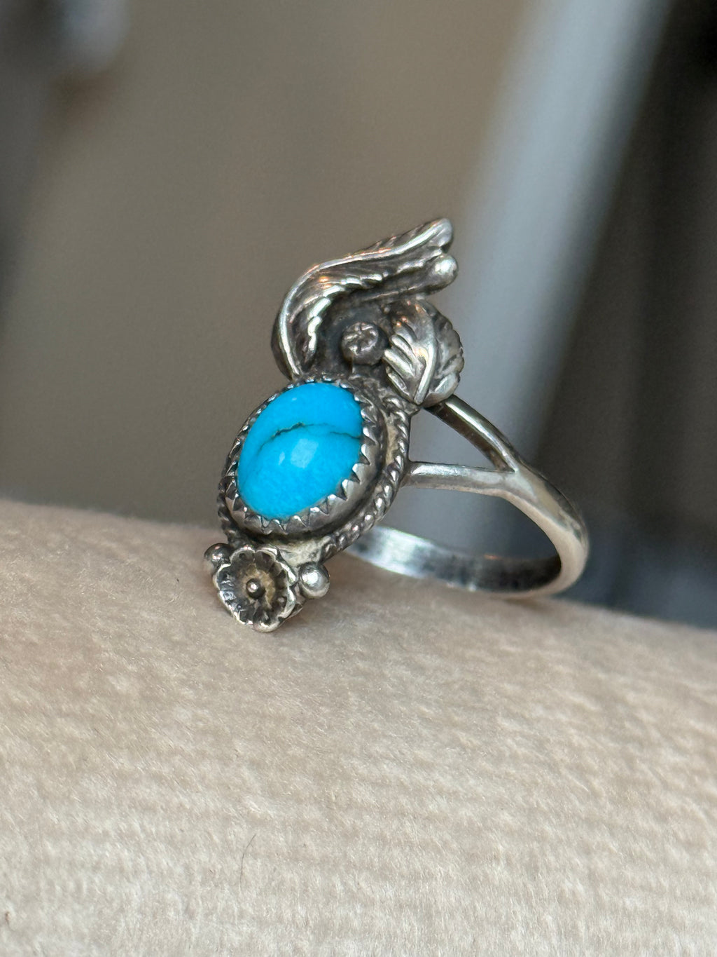 Vintage native turquoise detailed ring