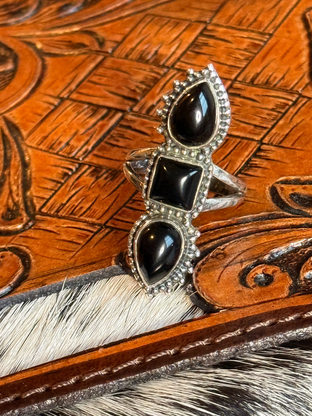 Black onyx 3 stone ring