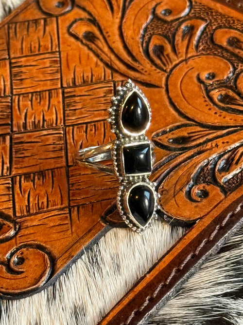 Black onyx 3 stone ring