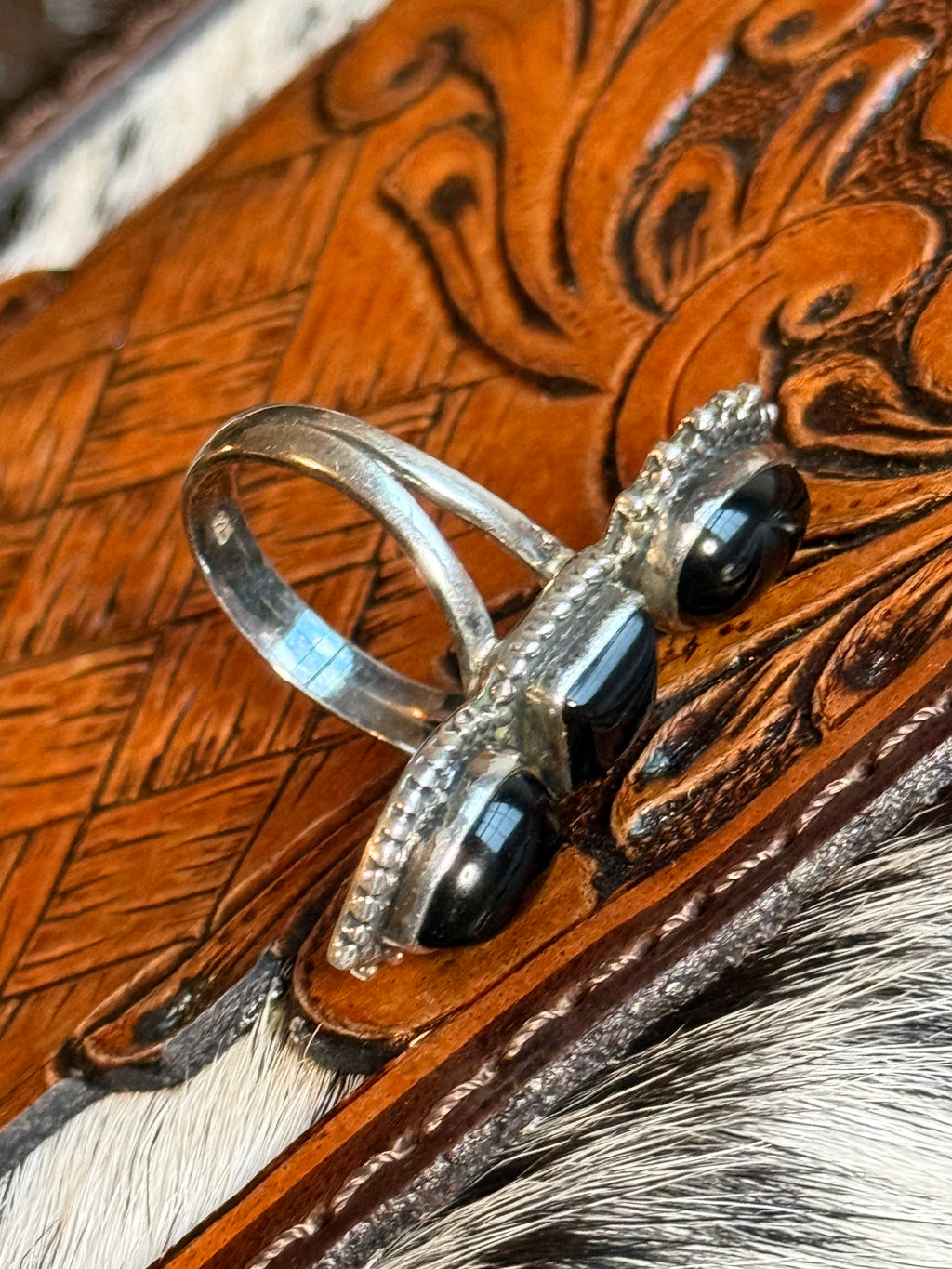 Black onyx 3 stone ring