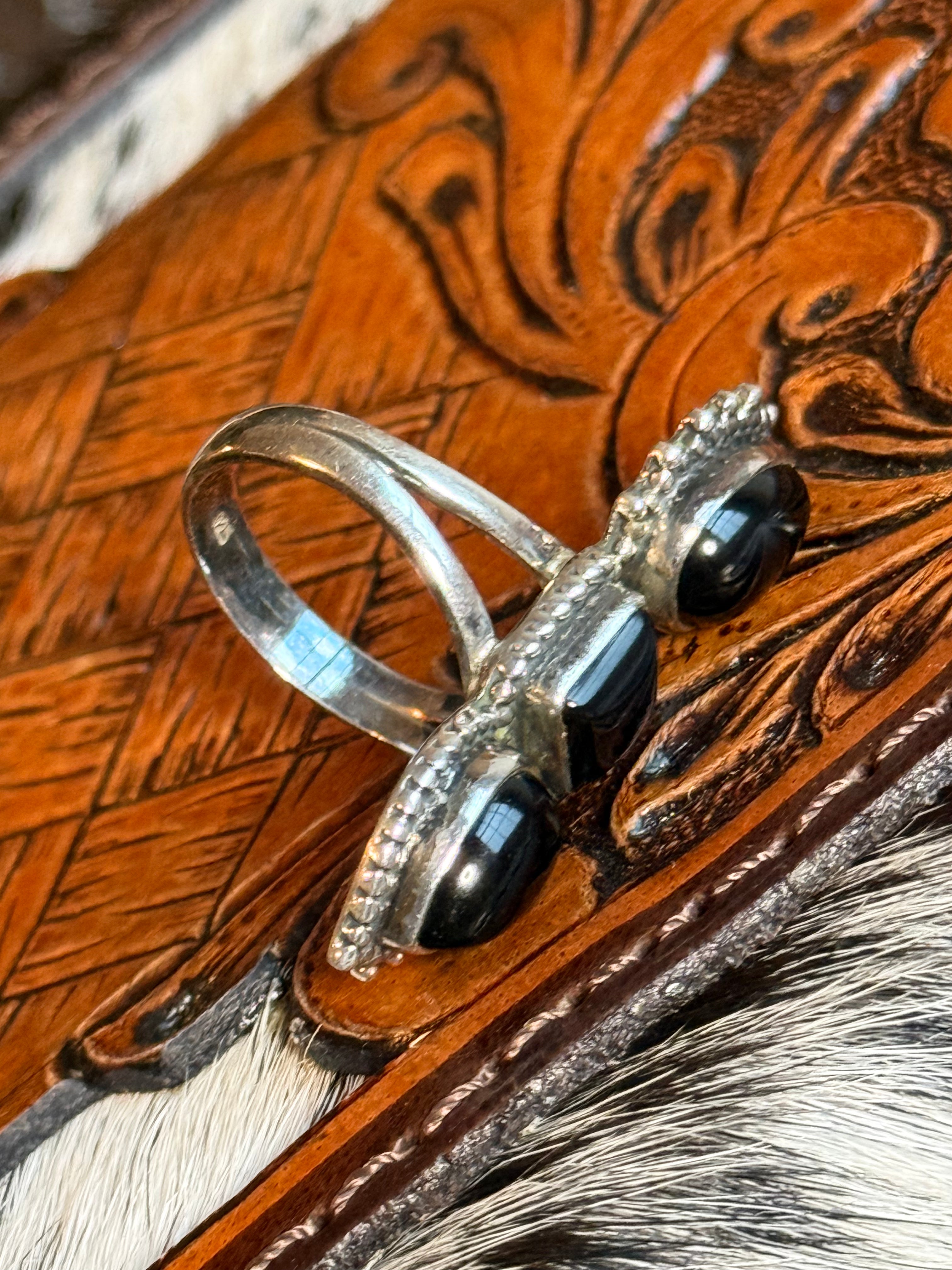 Black onyx 3 stone ring