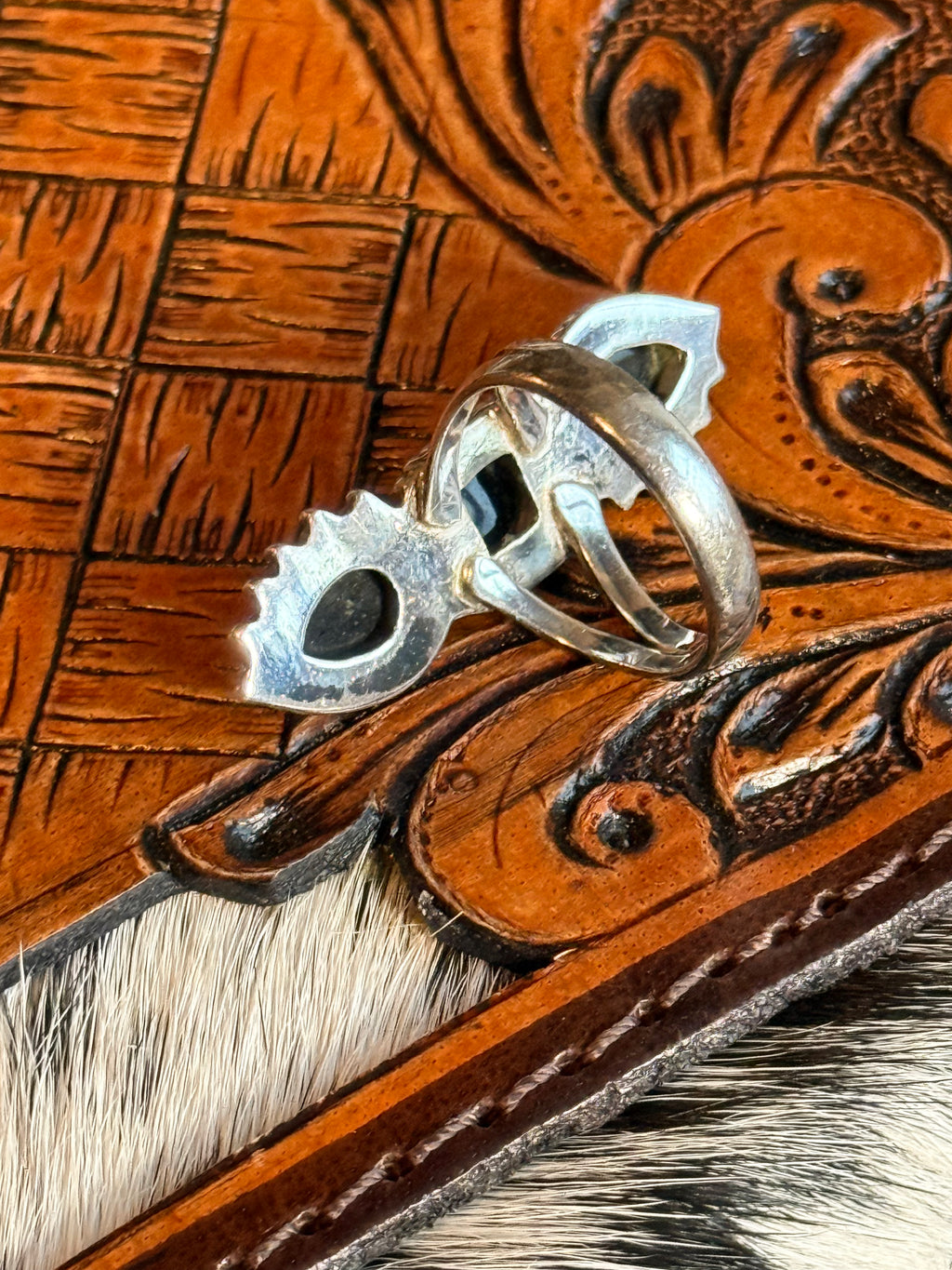Black onyx 3 stone ring