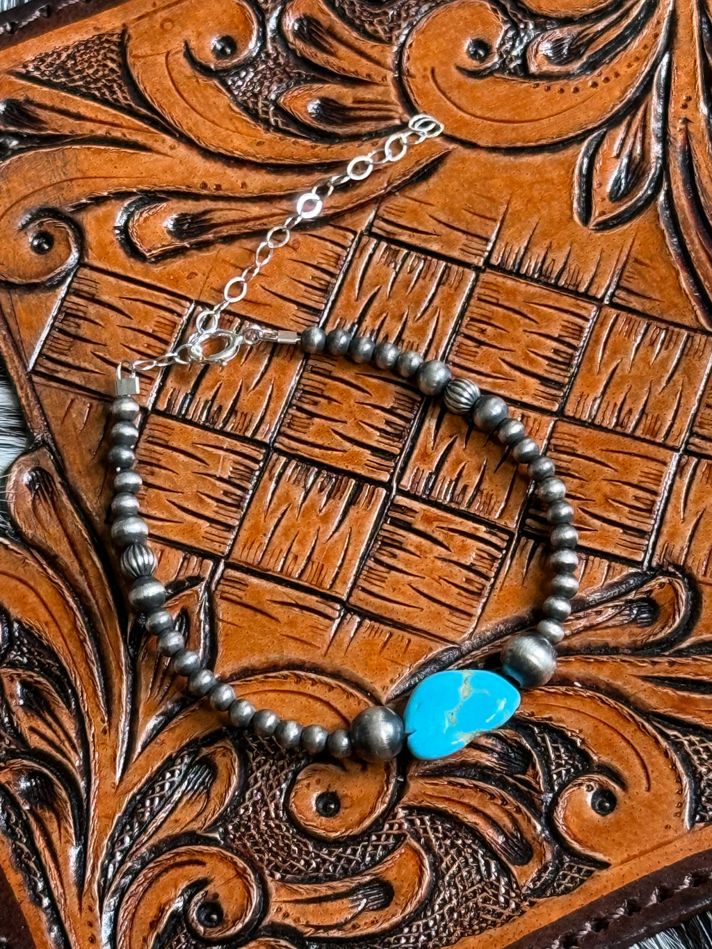 Turquoise & detailed pearls bracelet