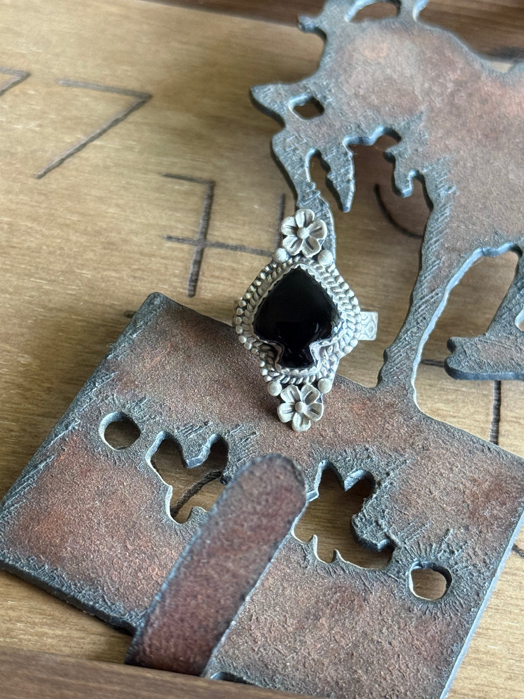 Black onyx spade adjustable ring