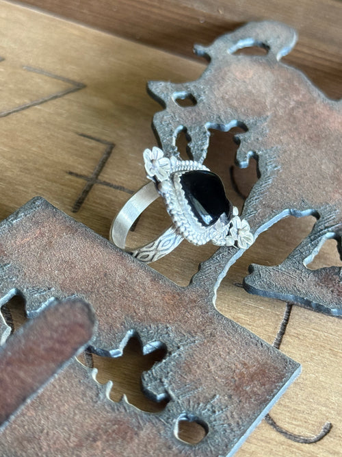 Black onyx spade adjustable ring