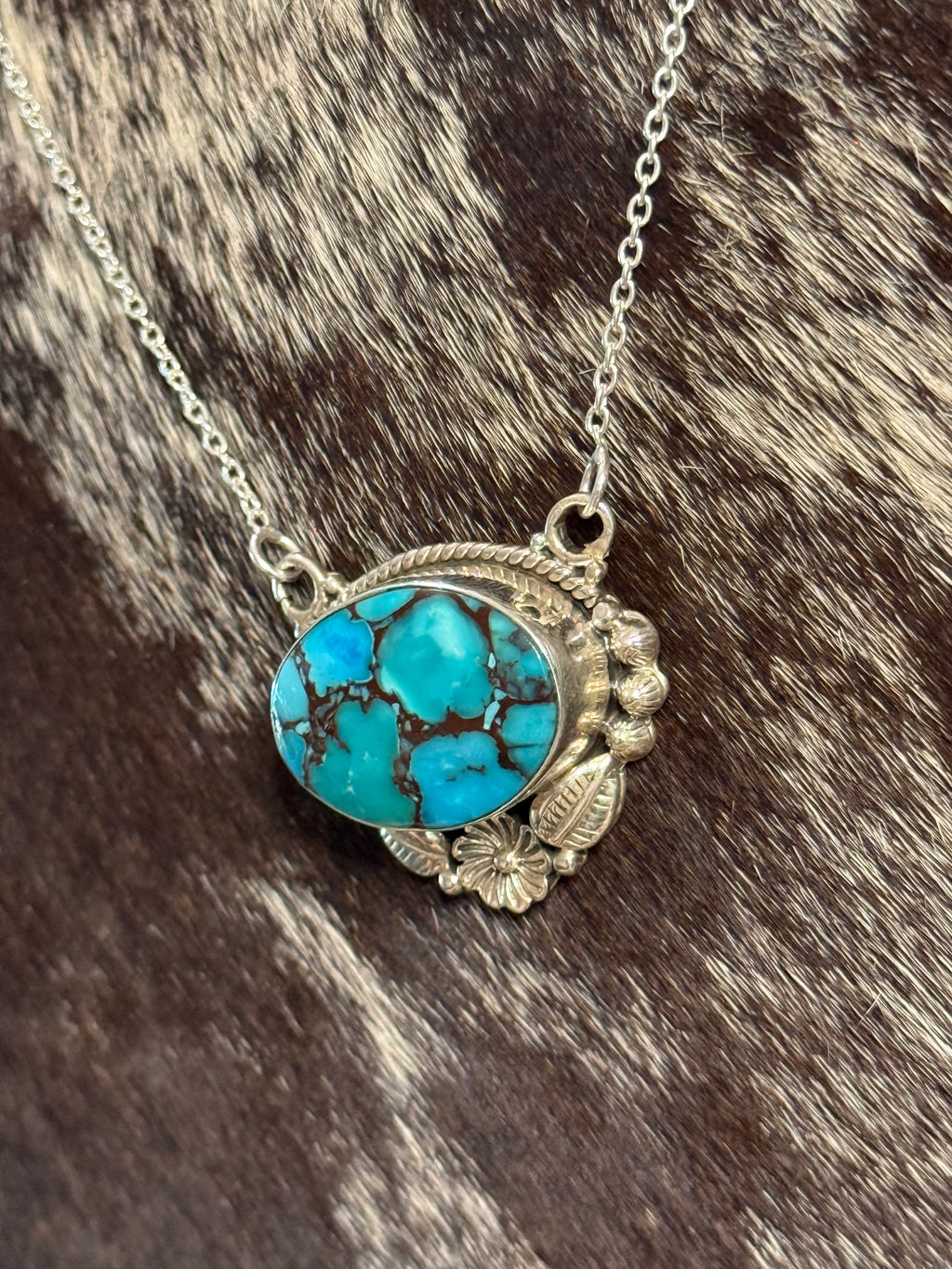 Hubei turquoise detail necklace