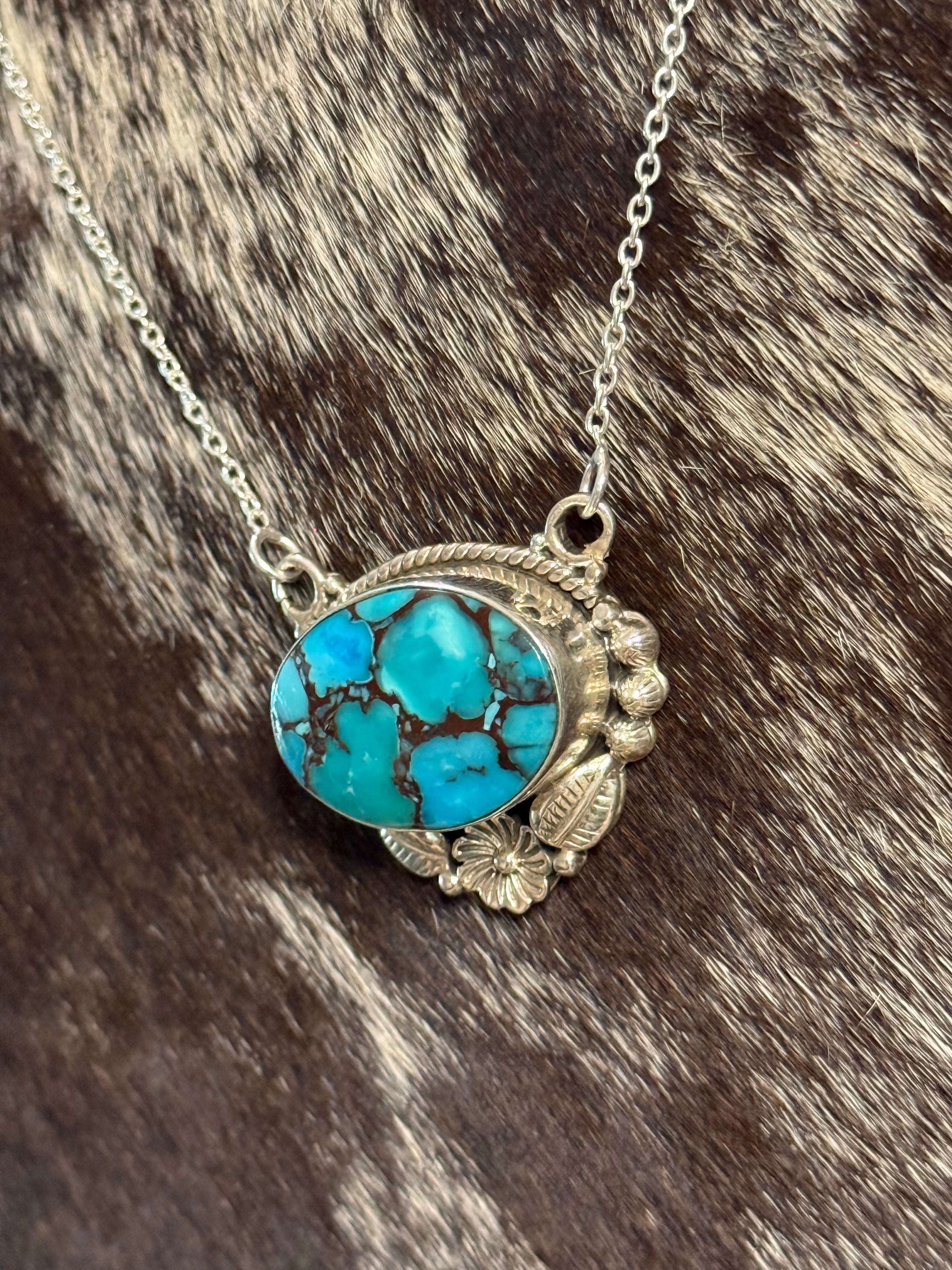 Hubei turquoise detail necklace