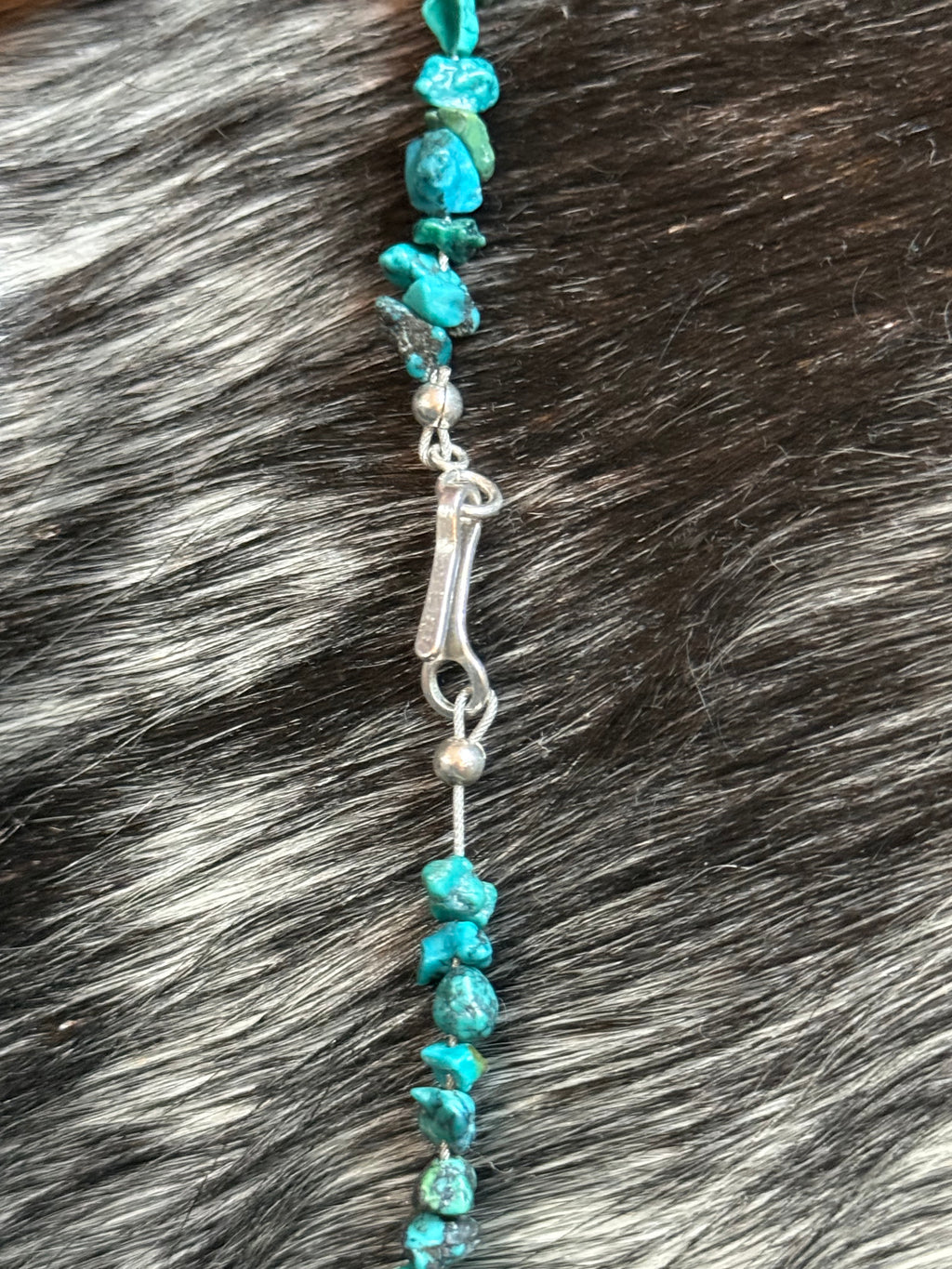 Turquoise chip choker necklace
